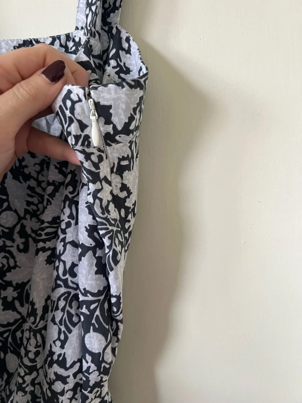 Club Monaco City to Beach Tie-Waist Midi Dress - Picture 6 of 11